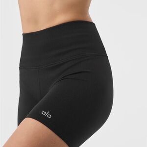 Alo yoga 5in. Black seamless ribbed favorite short size S